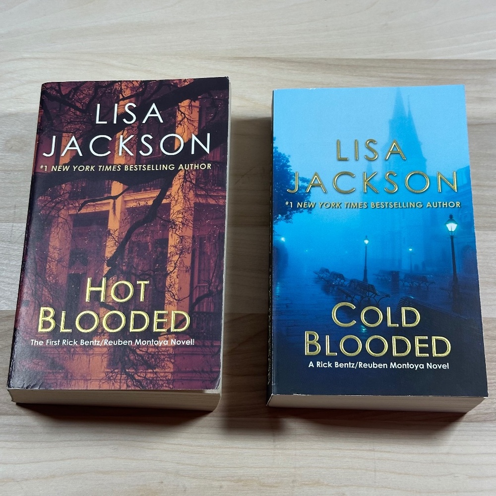 Hot Blooded and Cold Blooded paperback books by Lisa Jackson